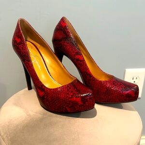 Size 9 Jessica Simpson red snakeskin heels